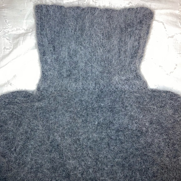 Q&A Lambs wool and Angora rabbit fur Sweater - Picture 2 of 5